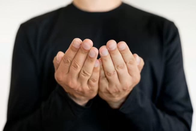 5 Doa Agar Orang Senang Melihat Wajah Kita