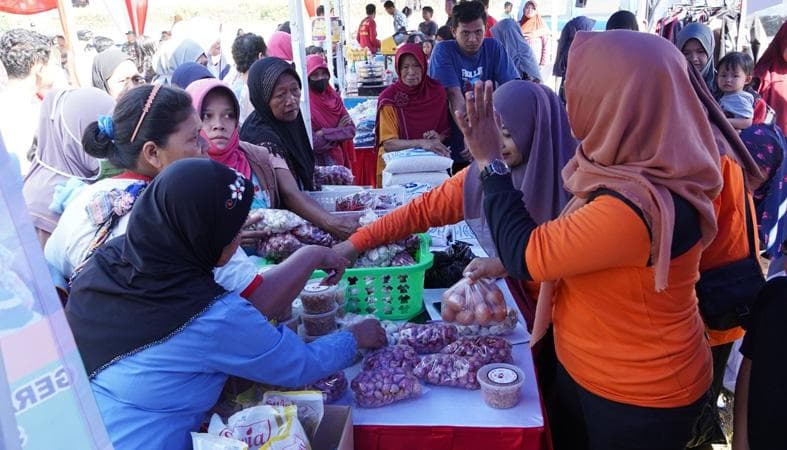 Gerakan Pangan Murah, Ratusan Warga Salatiga Serbu Bazar Sembako