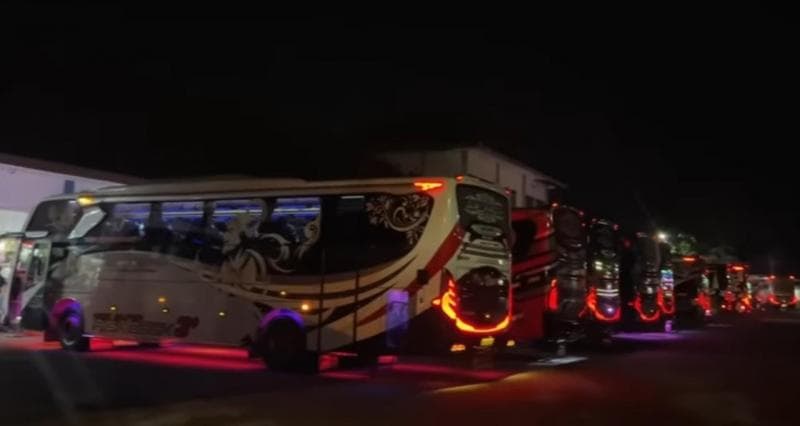 Penuh Warna dan Meriah, Terminal Ini Jadi Surganya Penggemar Bus Penuh Warna dan Meriah, Terminal Ini Jadi Surganya Penggemar Bus