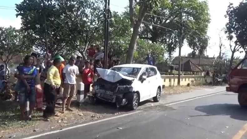 Kronologi Kecelakaan Beruntun di Nganjuk, Xpander Terlalu ke Kanan di Jalan Menikung