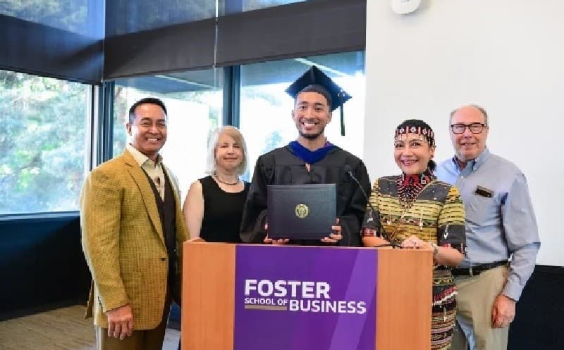 Putra Andika Perkasa Andrew Lulus dari Kampus Bisnis di AS, Dipuji Outfitnya Terbaik