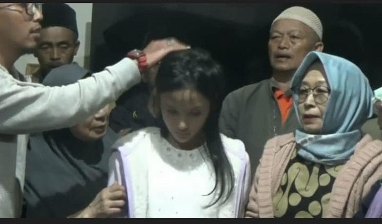 Tradisi Potong Rambut Gimbal di Dieng, Ada Anak Minta Uang untuk Beli Pakan Kucing Liar