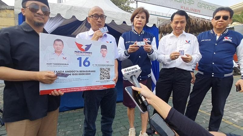 Ci Mehong Ikut Kunjungi UMKM Buah Segar dan Mie Ayam di Cilangkap