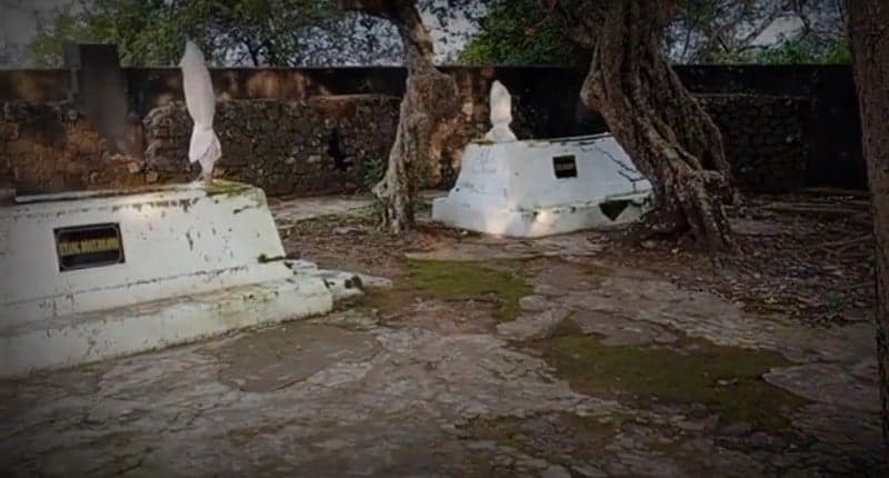 Kisah Robin Hood asal Kediri Punya Kesaktian Rawarontek, Kepala dan Tubuh Dimakamkan Terpisah Kisah Robin Hood asal Kediri Punya Kesaktian Rawarontek, Kepala dan Tubuh Dimakamkan Terpisah