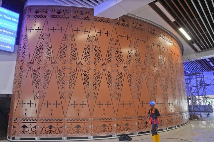 Intip Suasana Kereta Cepat Jakarta-Bandung dengan Motif Khas dan Budaya RI