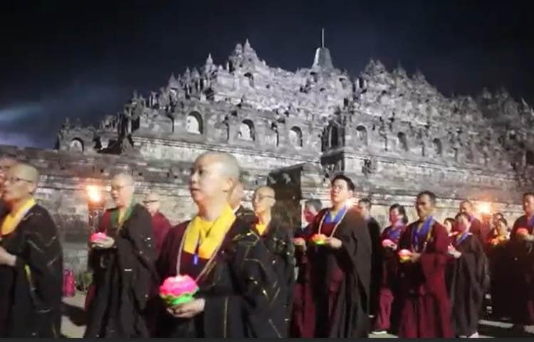 1.200 Umat Buddha Gelar Upacara Api Homa di Candi Borobudur 1.200 Umat Buddha Gelar Upacara Api Homa di Candi Borobudur