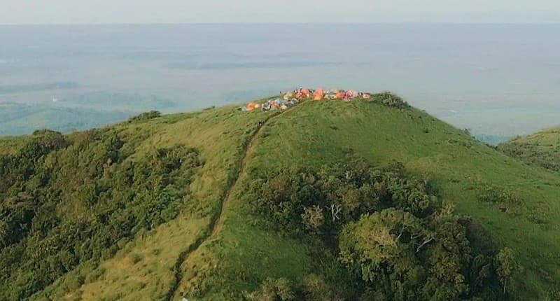 Terpikat Keindahan Tanah Laut, Unik Bisa Lihat Pantai Dua Warna