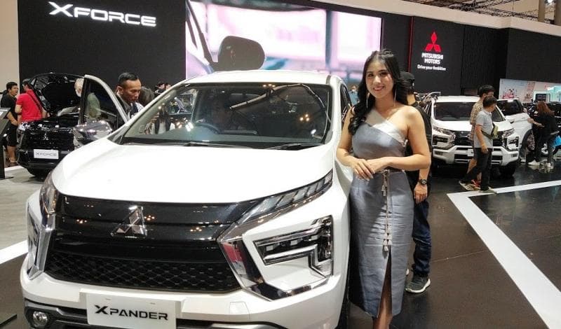 SPG Seksi Tampil Menggoda di GIIAS 2023, Gajinya Bikin Cowok Bujangan Minder