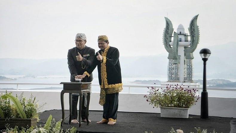 Menara Kujang Sapasang Ikon Wisata Jatigede Sumedang, Karya Monumental Ridwan Kamil