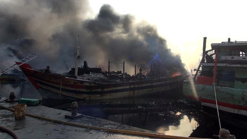 Kebakaran Pelabuhan Jongor Tegal Hanguskan 52 Kapal Nelayan Diduga akibat Human Error