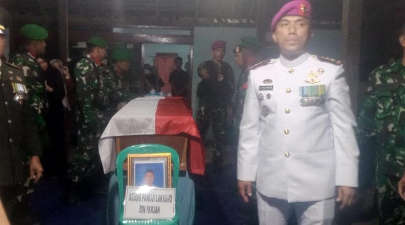 Isak Tangis Keluarga Sambut Kedatangan Jenazah Pratu Agung Pramudi di Grobogan