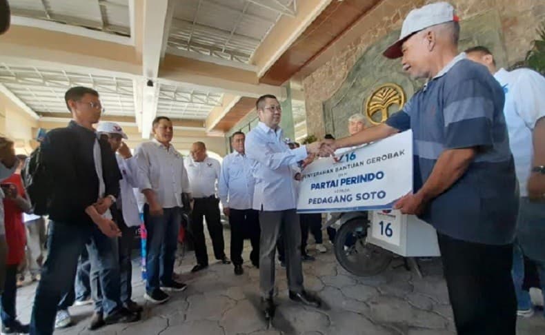 Dapat Gerobak Gratis, Pedagang Kecil di Balikpapan Doakan Partai Perindo Menang