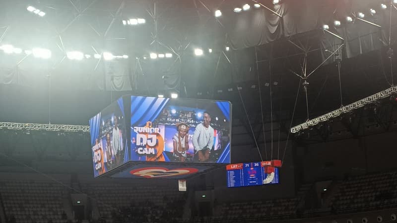 Kayak Nonton NBA, Gimmick Kocak Jumbotron Indonesia Arena Hibur Penonton FIBA World Cup 2023