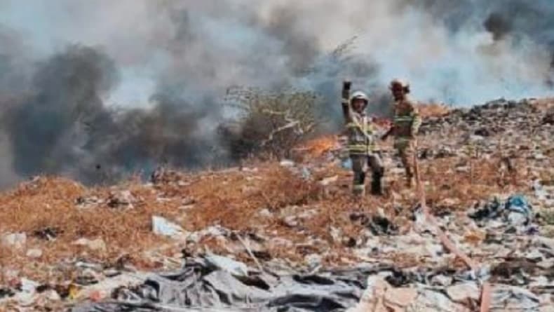 Tebal Tumpukan Sampah Capai 70 Meter, TPA Sarimukti Masih Terbakar