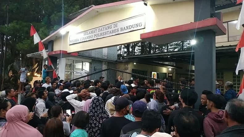 Warga Cinambo Bandung Kepung Kantor Polisi gegara Lepaskan 1 Pelaku Curanmor
