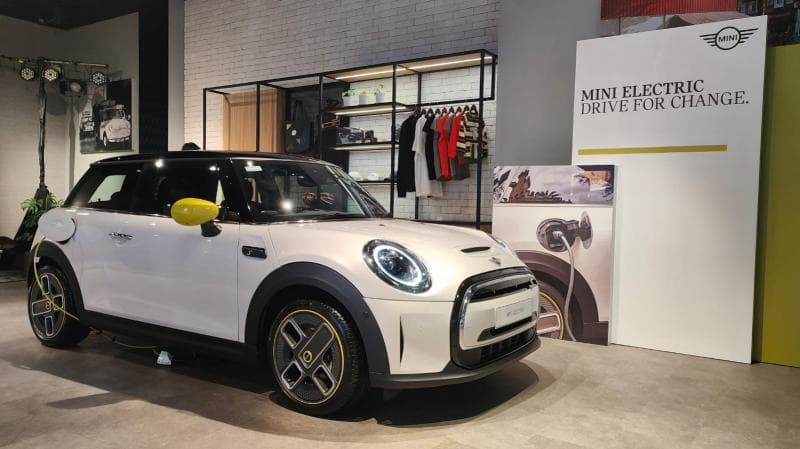 Mini Eurokars Studio Mulai Dibuka, Bisa Test Drive Mobil Listrik Premium Ikonik