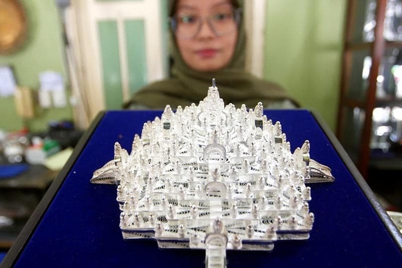 Kerajinan Perak di Jogja Terancam Punah, Regenerasi Perajin Tatah Tak Jalan