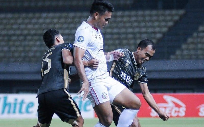 3 Pola Pertahanan di Sepak Bola, Mana Paling Efektif? 3 Pola Pertahanan di Sepak Bola, Mana Paling Efektif?