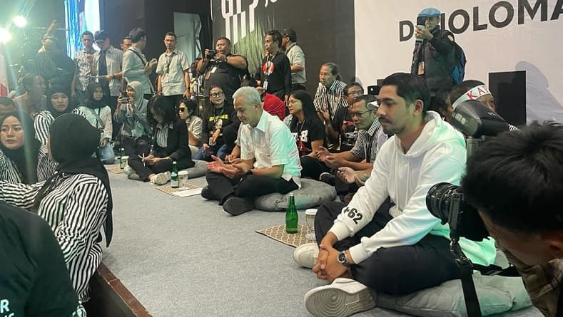 Ganjar Pranowo Hadiri Konsolidasi Relawan Bareng Arya Saloka, Diteriaki Presiden 2024