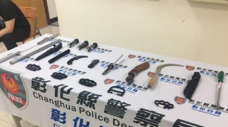 Penampakan Senjata Tajam Digunakan 2 Perguruan Silat asal Indonesia Tawuran di Taiwan Penampakan Senjata Tajam Digunakan 2 Perguruan Silat asal Indonesia Tawuran di Taiwan