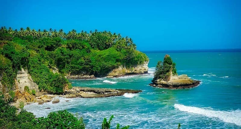 5 Surga Tersembunyi di Sukabumi, Menakjubkan Ada Danau Batu Bacan hingga Pantai Mirip Tanah Lot