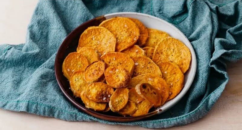 Terungkap, Ternyata Ini Dampak yang Terjadi pada Tubuh jika Suka Ngemil Makanan Asin