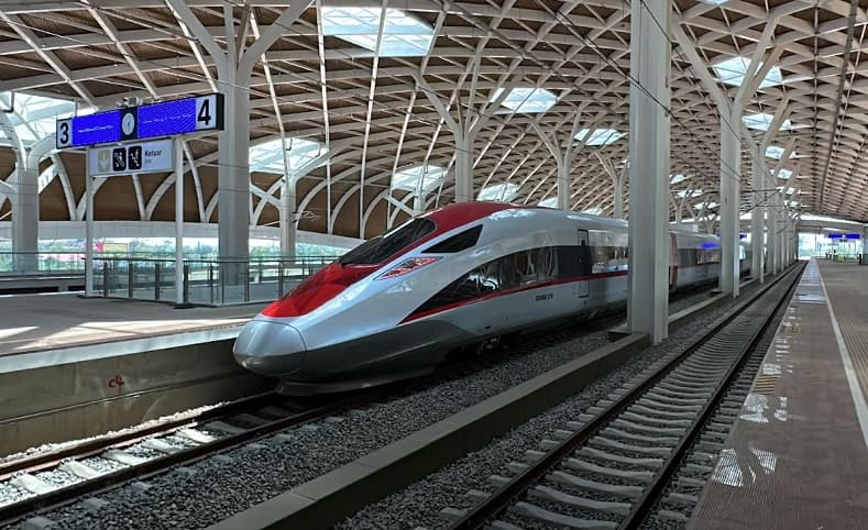 Top! Penumpang Kereta Cepat Whooosh Tembus 21.000 Sehari Top! Penumpang Kereta Cepat Whooosh Tembus 21.000 Sehari