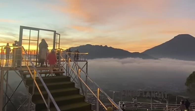 Pesona Alam Wisata Pintu Langit Wonosobo, Spot Foto Terbaik untuk Berburu Golden Hour