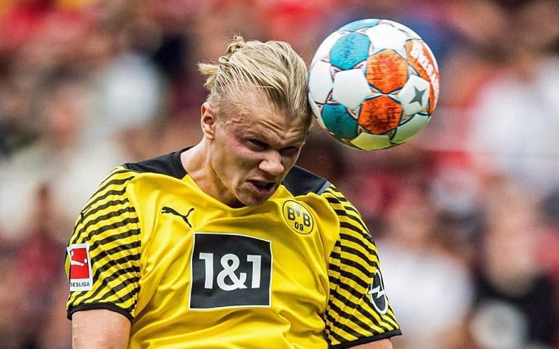 Mengenal Arti Istilah Heading dalam Sepak Bola