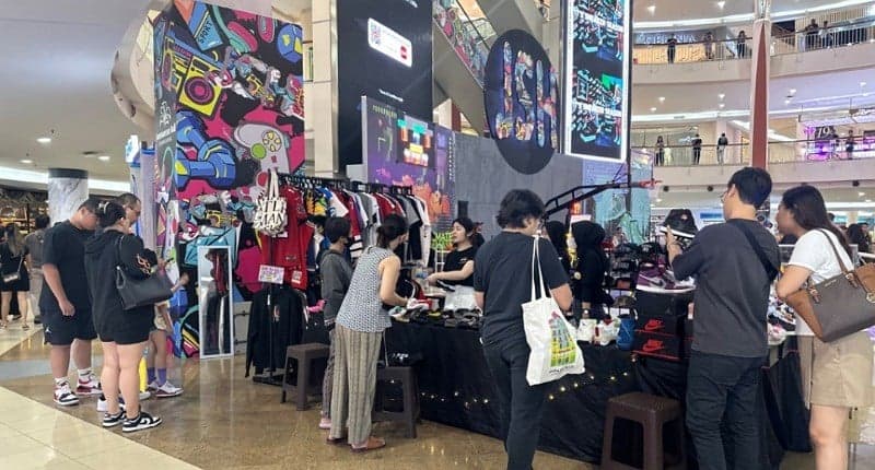Wisata Belanja Akhir Pekan dengan Keluarga, Intip Tren Sepatu di Jakarta Sneaker Hub