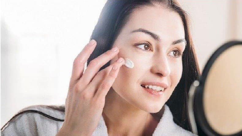 Kenali Bedanya Pakai Skincare Oles dan Injeksi, Mana Lebih Efektif Bikin Kulit Glowing?