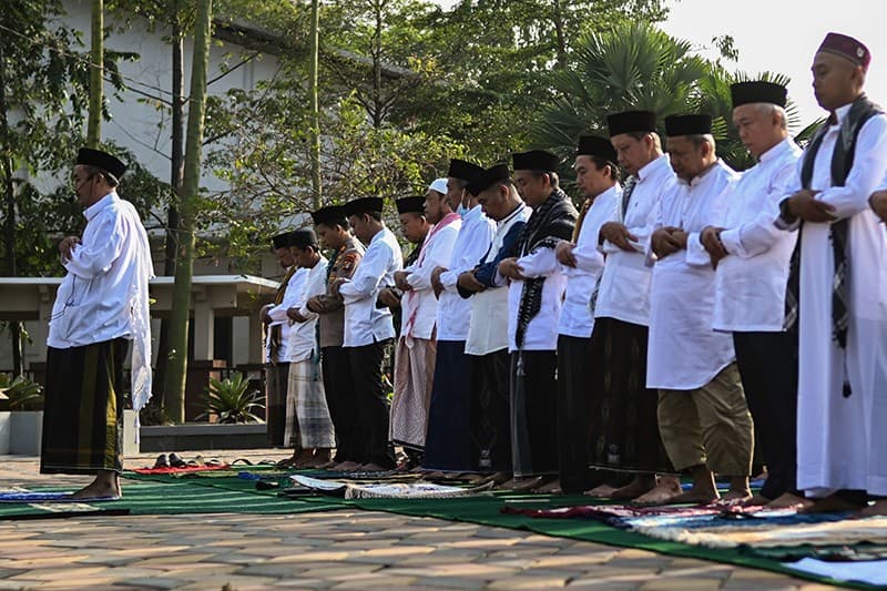 Tata Cara Shalat Istisqa, Niat, dan Doa Meminta Hujan Arab Beserta Artinya
