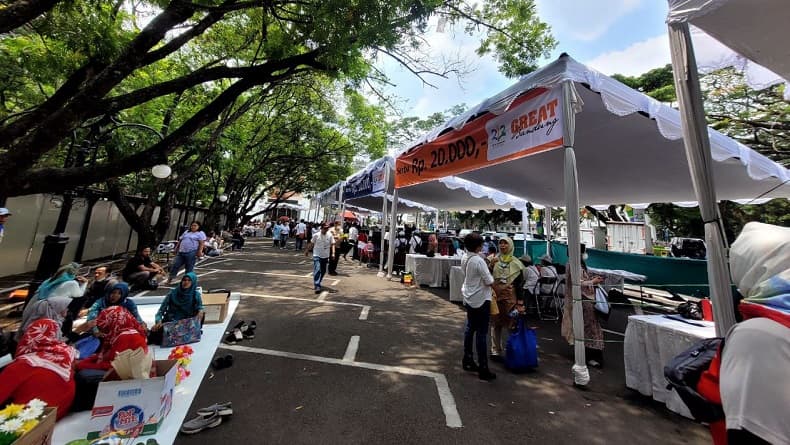 Bandung Great, di Bazar Ini Warga Bisa Tukar Sampah dengan Sembako