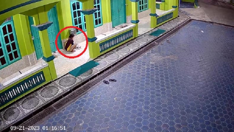 Terekam CCTV Pencuri Satroni Masjid di Kobar, Gasak 3 Kotak Amal Sekaligus