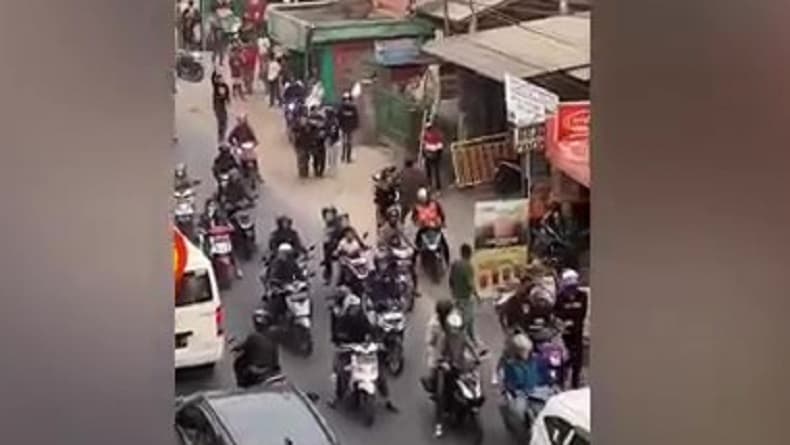 Viral Sesama Anggota Ormas Brigez Bentrok di Bandung, Saling Serang dengan Sajam