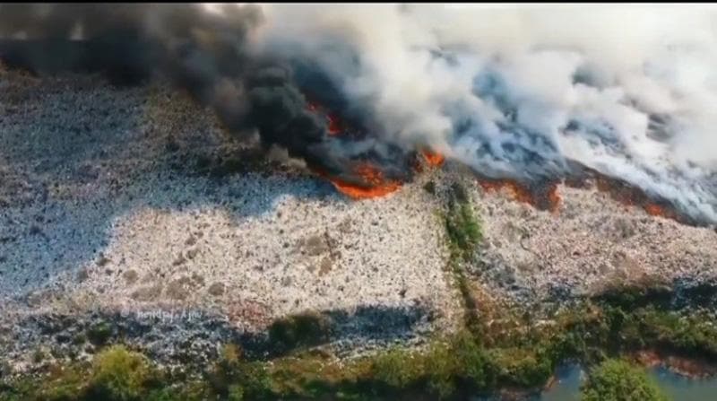 TPA Sampah di Bekasi Terbakar, Gumpalan Asap Selimuti Jalan Tol Cibitung-Cilincing