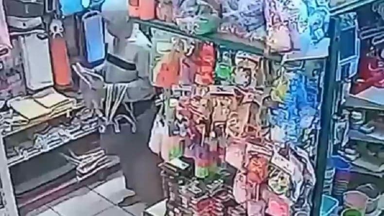 2 Emak-emak di Majalengka Curi Tas Terekam CCTV, Pelaku Beraksi Santai