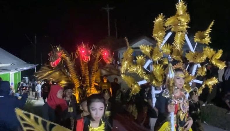 Perayaan Maulid Nabi, Ratusan Warga Banjarnegara Berkostum Unik dan Usung Boneka Setan