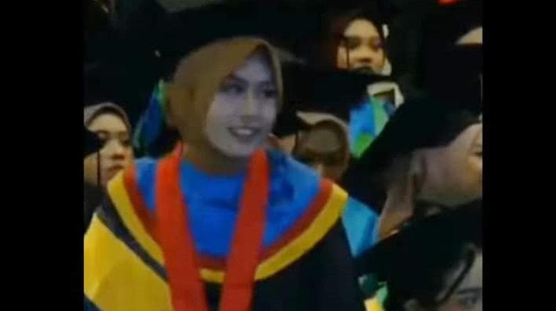 Viral Mahasiswi Cantik Lulus IPK 3,98 Jadi Wisudawan Terdisiplin Tak Pernah Bolos Kuliah