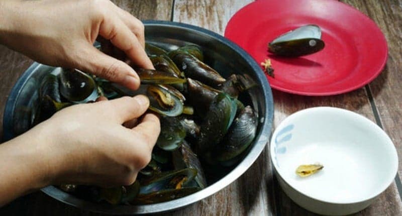 5 Cara Membersihkan Kerang Hijau yang Mudah, Salah Satunya Rendam Air Garam