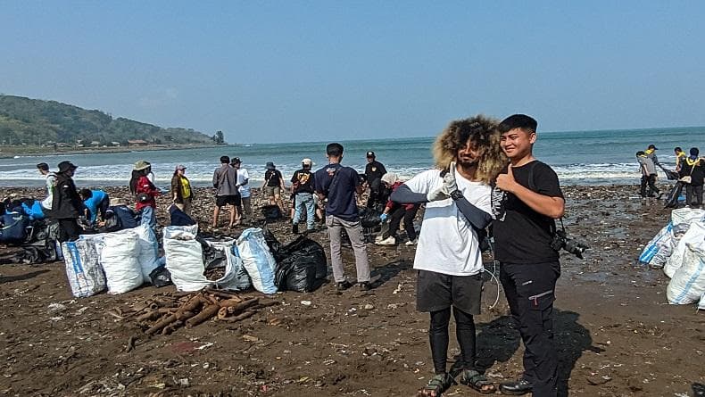 Warga Berdatangan ke Pantai Cibutun Sukabumi, Berburu Selfie dengan Pandawara Group