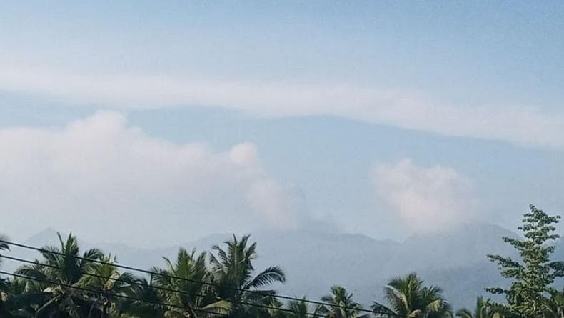 Gunung Dukono di Pulau Halmahera Maluku Utara Meletus Pagi Ini