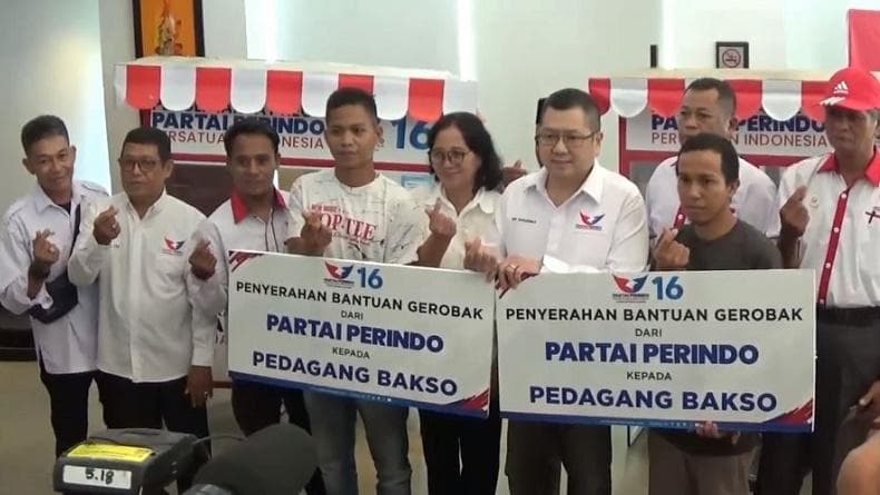 Pedagang Bakso di Mamuju Senang Dapat Gerobak Partai Perindo, Kini Bisa Jualan Keliling