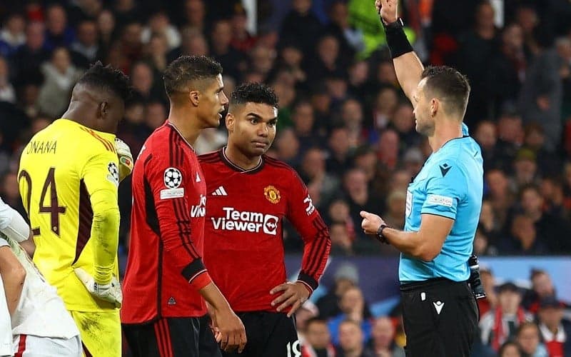 Pertahanan Man United Kacau, Casemiro dan Raphael Varane Dianggap Beban