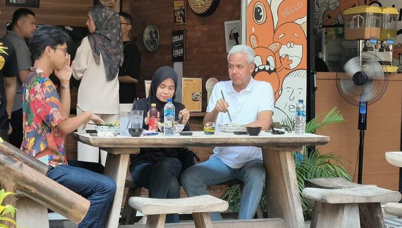 Momen Ganjar, Atikoh dan Alam Makan Siang di Bakmi Milenial Jaksel