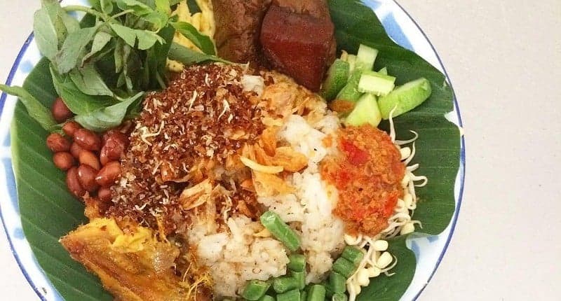 Mengenal Nasi Campur Khas Betawi yang Mulai Langka, Rasanya Gurih dan Lezat