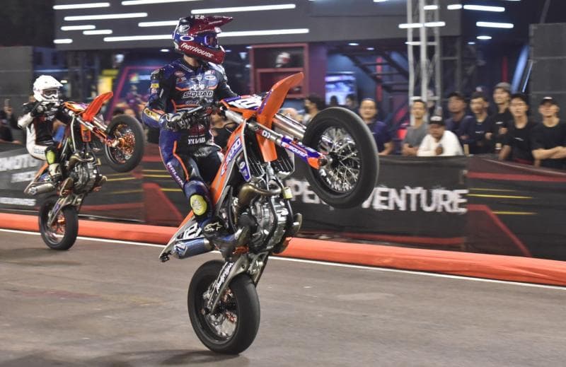 Keseruan Kejurnas SuperAdventure Supermoto Jakarta, dari Aksi Freestyle sampai Persaingan Rider di Lintasan
