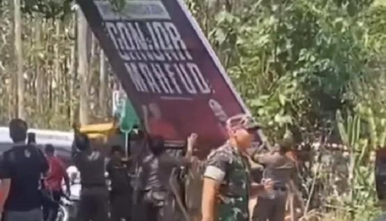 Baliho Ganjar-Mahfud Dibongkar Jelang Kedatangan Jokowi, PDIP: Mengapa Spanduk Prabowo-Gibran Tak Dicopot?