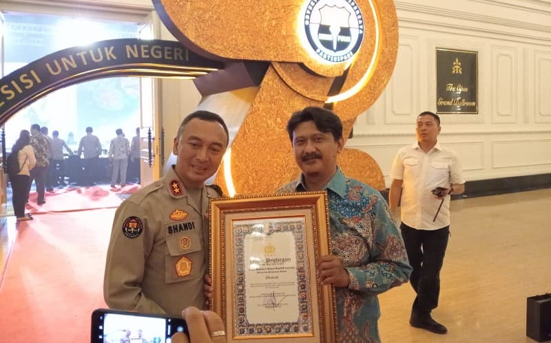 iNews.id Terima Penghargaan dari Divisi Humas Polri