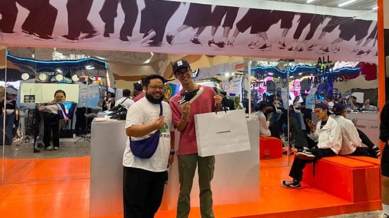Suka Koleksi Sneakers, Alam Ganjar Belanja Kepincut Sepatu Produk Lokal di USS